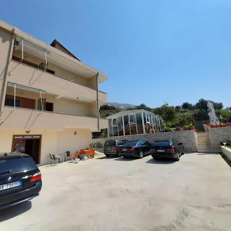 Klevi 3* Vlorë